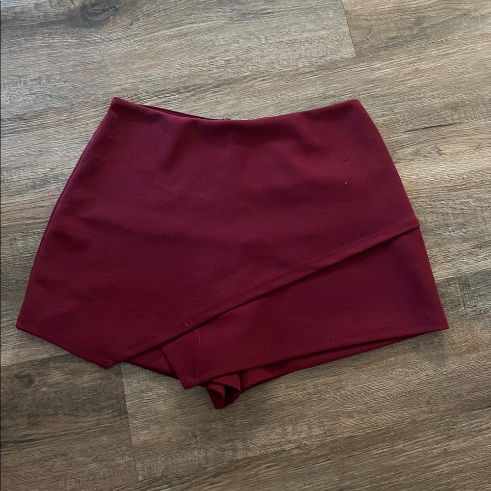 . SOLEMIO burgundy envelope skort size small.